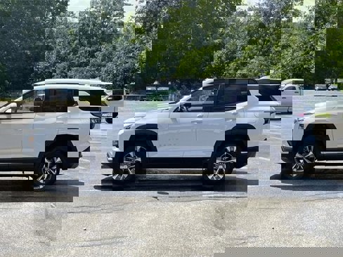 New 2026 Chevrolet Equinox LT w/ LPO, Floor Liner Package image 6