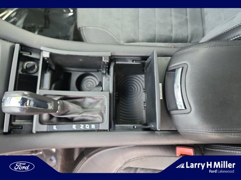 Used 2015 Ford Taurus SHO image 15