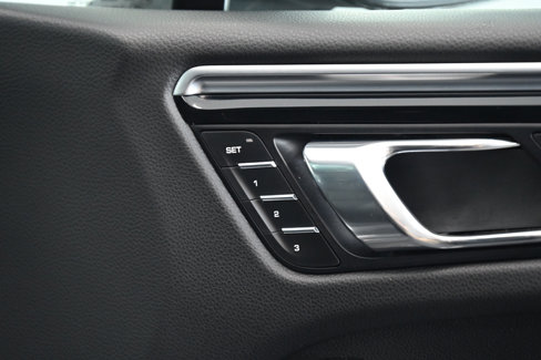 Used 2016 Porsche Macan S image 18