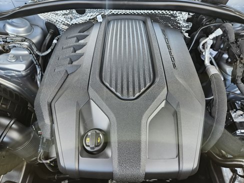 Certified 2025 Porsche Macan Turbo image 40