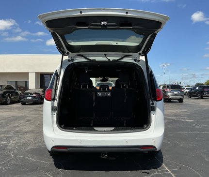 Used 2019 Chrysler Pacifica Touring-L Plus w/ Advanced Safetytec Group image 21