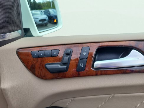 Used 2015 Mercedes-Benz GL 550 4MATIC image 35