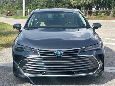 Used 2020 Toyota Avalon Limited image 2