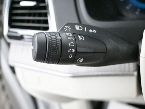 Certified 2024 Volvo XC90 B6 Ultimate w/ Protection Package Premier image 16