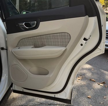 Used 2022 Volvo XC60 B5 Momentum w/ Advanced Package image 25