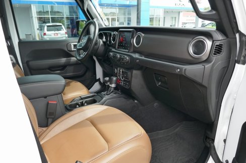 Used 2023 Jeep Gladiator Rubicon w/ Cold Weather Group image 15