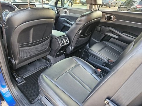 Used 2022 Kia Sorento EX image 11