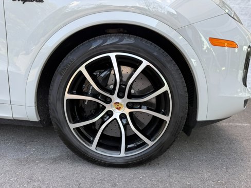 Used 2021 Porsche Cayenne Turbo S image 46