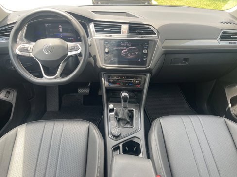 Used 2022 Volkswagen Tiguan SE image 25