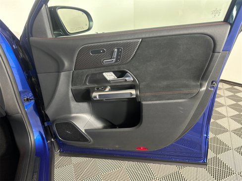 Used 2024 Mercedes-Benz GLB 250 image 15