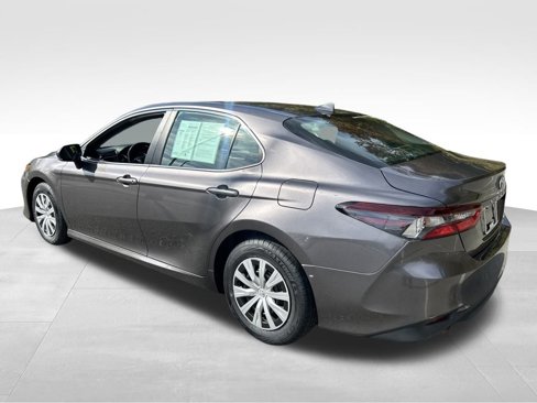 Used 2022 Toyota Camry LE image 3