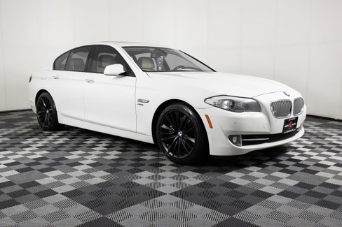 Used 2011 BMW 550i xDrive Sedan image 10