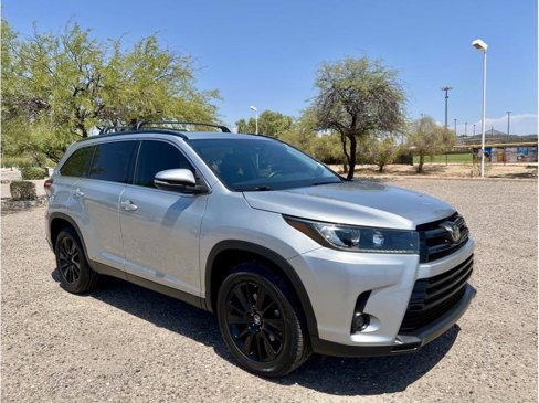 Used 2019 Toyota Highlander SE image 1