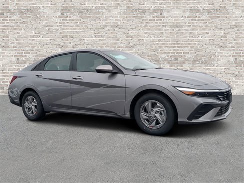 New 2025 Hyundai Elantra SE image 1