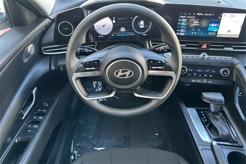 Certified 2024 Hyundai Elantra SEL image 15