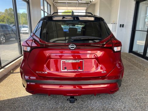 Used 2023 Nissan Kicks SR image 3