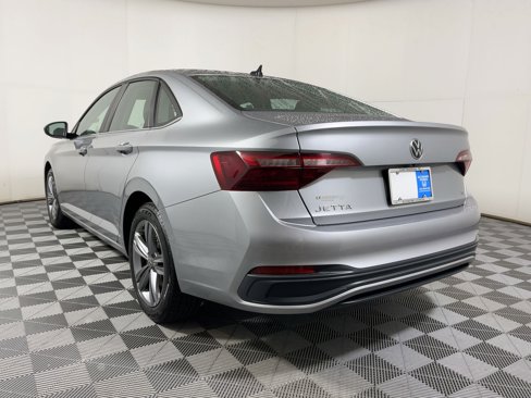 Used 2024 Volkswagen Jetta SE image 18