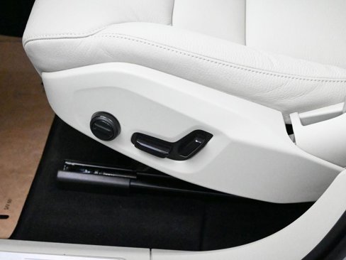 New 2025 Volvo XC60 B5 Core image 12