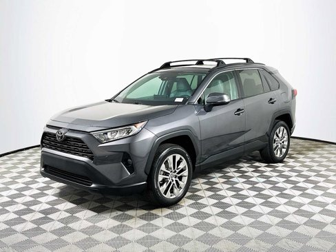 Used 2021 Toyota RAV4 XLE Premium image 3