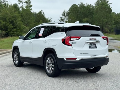 Used 2024 GMC Terrain SLT image 11