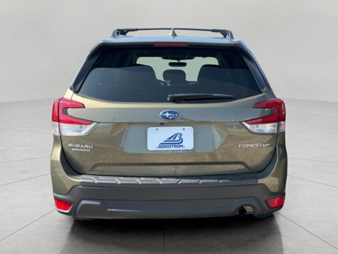 Used 2022 Subaru Forester Premium image 4