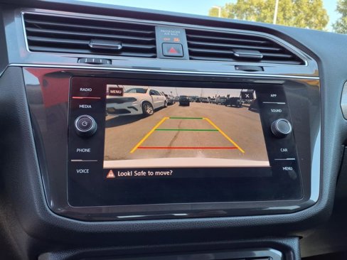 Used 2019 Volkswagen Tiguan SE image 18