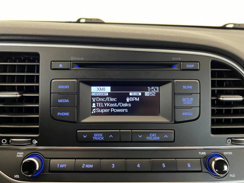 Used 2017 Hyundai Elantra SE image 18