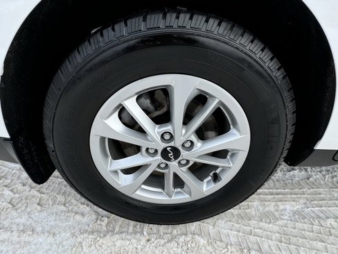 Used 2022 Kia Carnival LX image 42