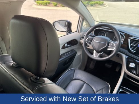 Used 2023 Chrysler Pacifica Limited image 17