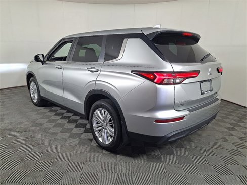 Used 2024 Mitsubishi Outlander ES image 8