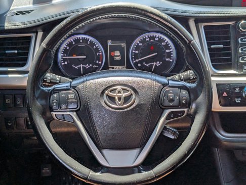 Used 2017 Toyota Highlander Limited image 15