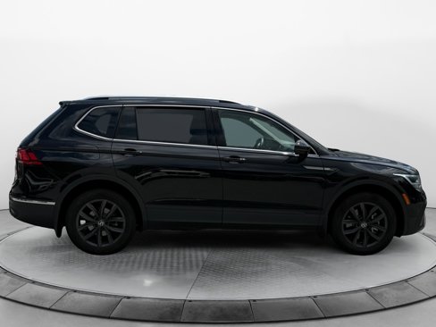 Certified 2022 Volkswagen Tiguan SE image 8