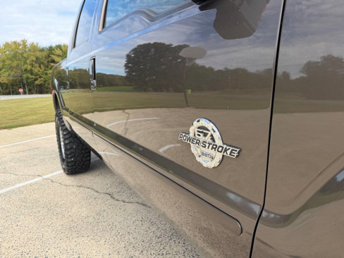 Used 2015 Ford F250 Lariat w/ Lariat Ultimate Package image 9
