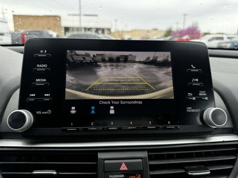 Used 2018 Honda Accord LX image 18