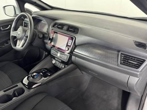 Used 2022 Nissan Leaf SV image 9