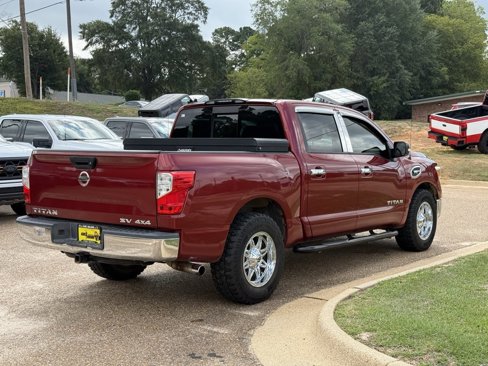 Used 2017 Nissan Titan SV image 5