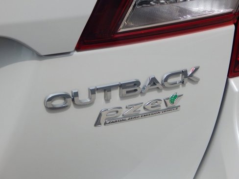 Used 2017 Subaru Outback 2.5i Limited image 6