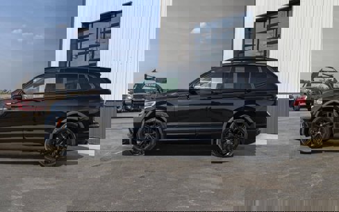 Used 2022 Volkswagen Tiguan SE R-Line image 2