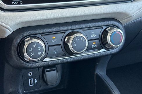 Used 2022 Nissan Versa SV image 19