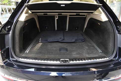 Used 2018 Bentley Bentayga image 19