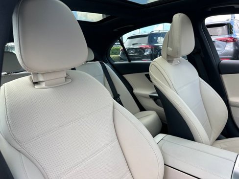 Used 2025 Mercedes-Benz C 300 Sedan image 33
