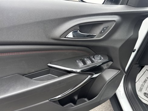 New 2025 Chevrolet Trax RS w/ Sunroof Package image 16