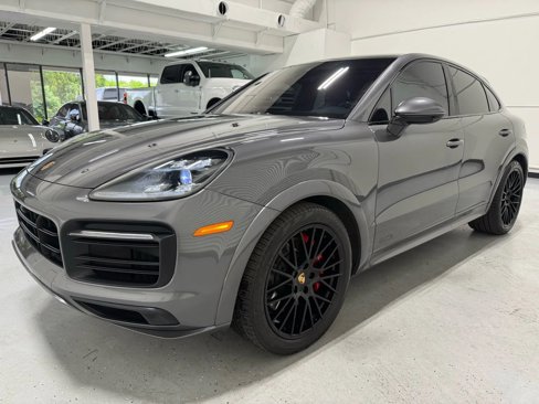 Used 2023 Porsche Cayenne GTS image 4