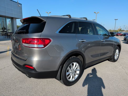 Used 2016 Kia Sorento LX image 7