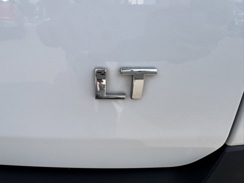 Used 2020 Chevrolet Traverse LT image 33