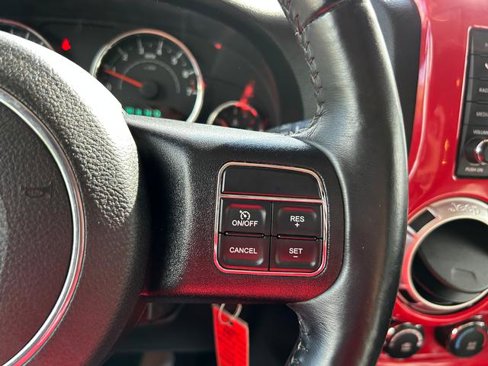 Used 2016 Jeep Wrangler Unlimited Rubicon w/ Connectivity Group image 15