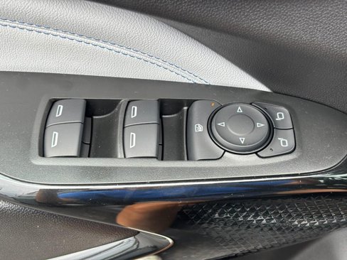 New 2025 Chevrolet Trax LT w/ Sunroof Package image 44