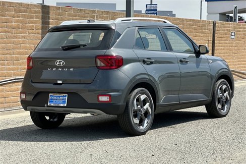 New 2025 Hyundai Venue SEL image 4