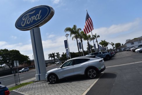 Used 2022 Ford Mustang Mach-E Select image 19