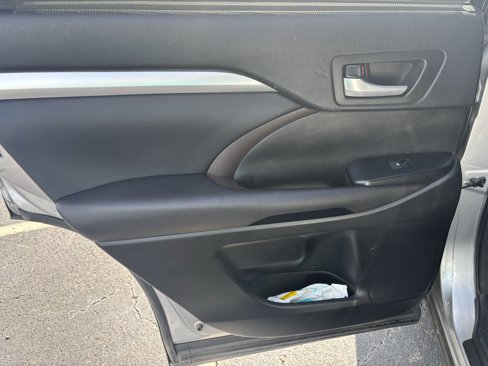 Used 2016 Toyota Highlander XLE image 5